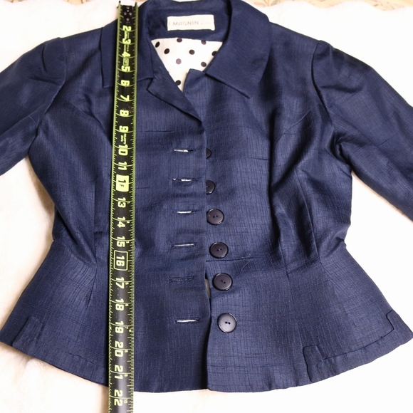 Vintage Navy Blue CroppeBlazer with Tailored Fit and Notched Collar - Picture 3 of 6